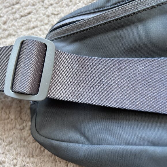 Lululemon OG Gray Belt Bag/Fanny Pack - Picture 5 of 6